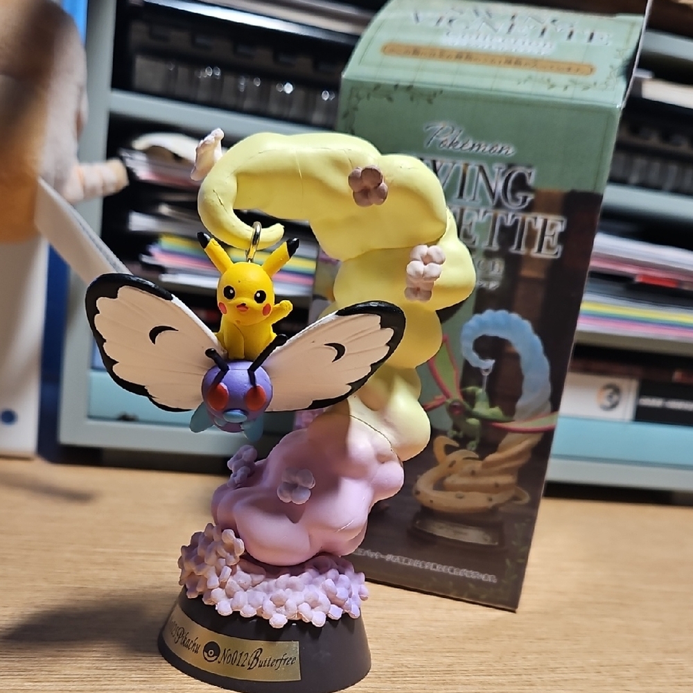 Pokemon Swing Vignette Collection Pikachu and Butterfree Figurine